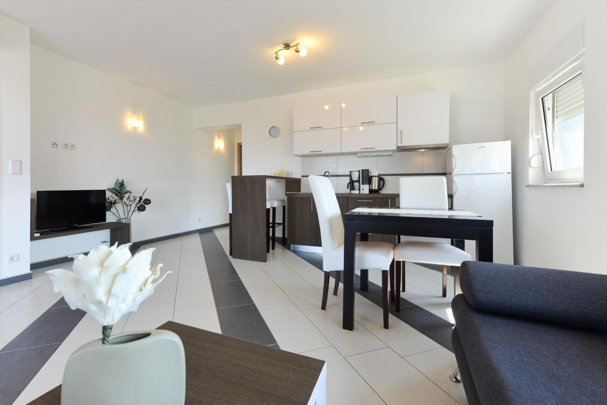 Apartmani Martin Mit Beheiztem Pool With Heated Pool Бибине Екстериор снимка