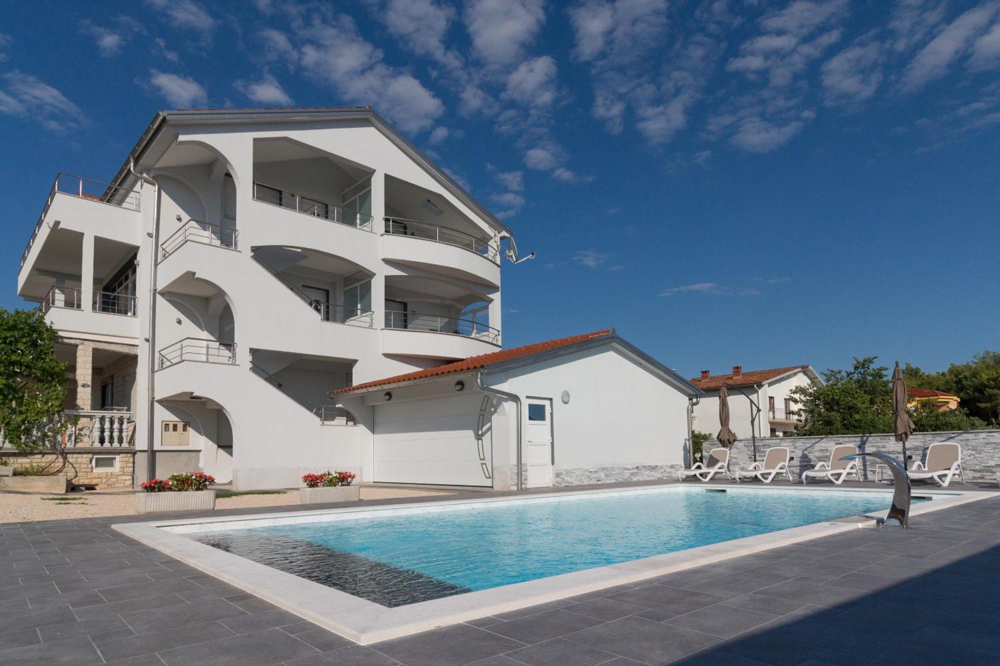 Apartmani Martin Mit Beheiztem Pool With Heated Pool Бибине Екстериор снимка
