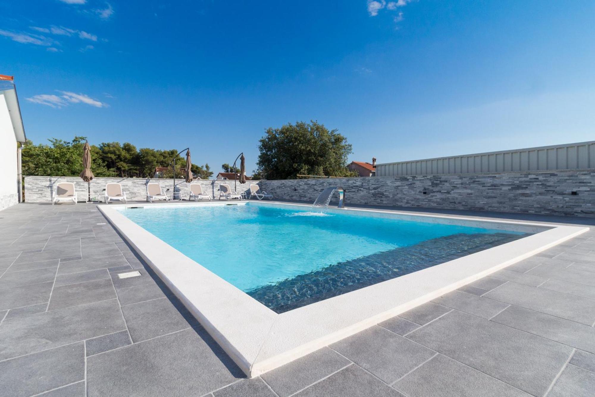 Apartmani Martin Mit Beheiztem Pool With Heated Pool Бибине Екстериор снимка